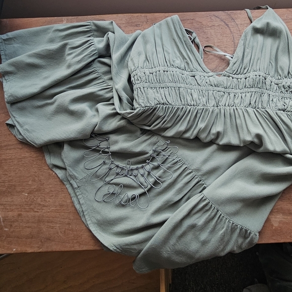 Olive green older areopostale ruffled hem open back dress sz. M - Picture 9 of 10